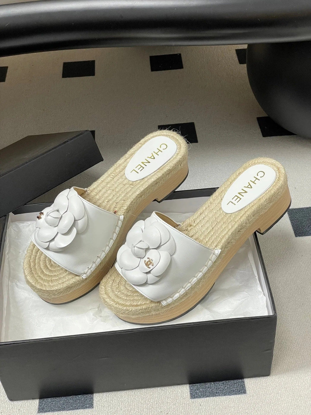 CC 26s Camellia Slippers Beige White Rope Smooth Leather 649401