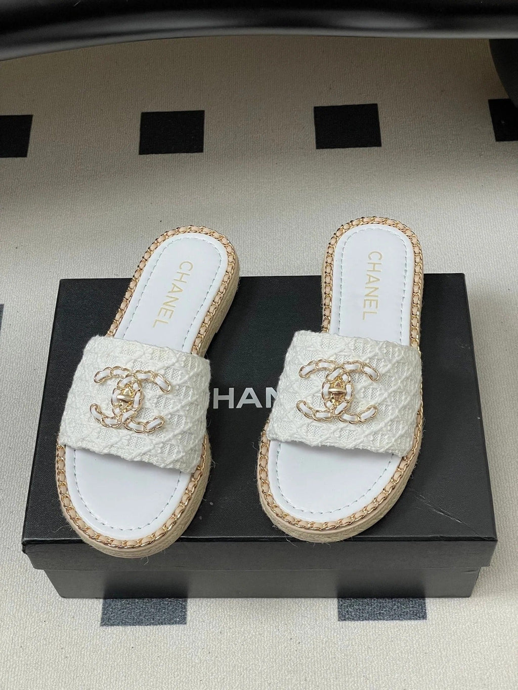 CC 26s Flat Slippers White Gold Fabric Sheepskin 649486