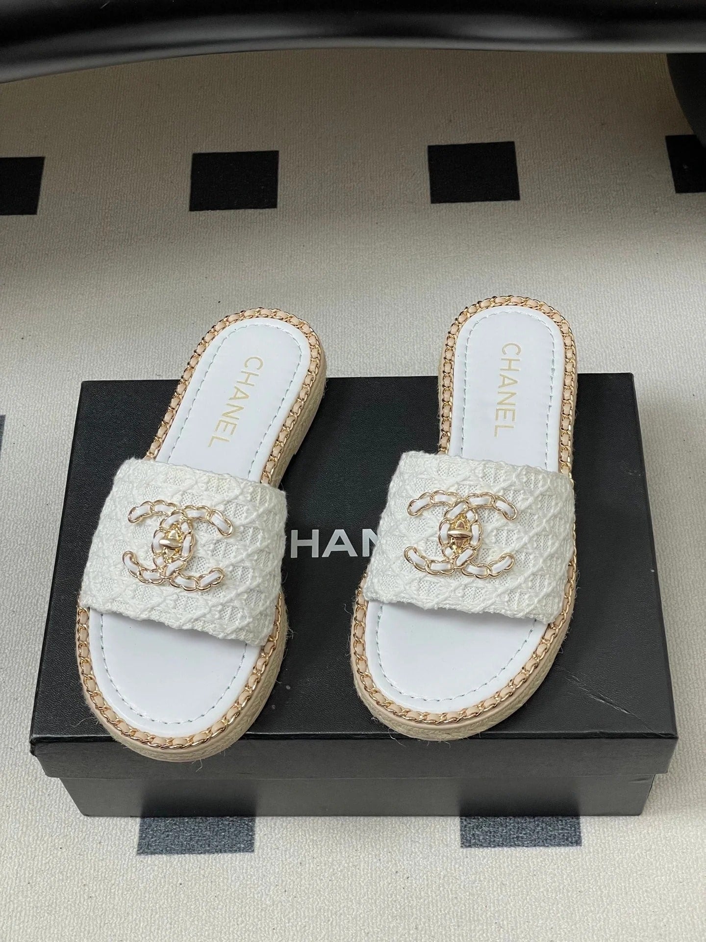 CC 26s Flat Slippers White Gold Fabric Sheepskin 649486