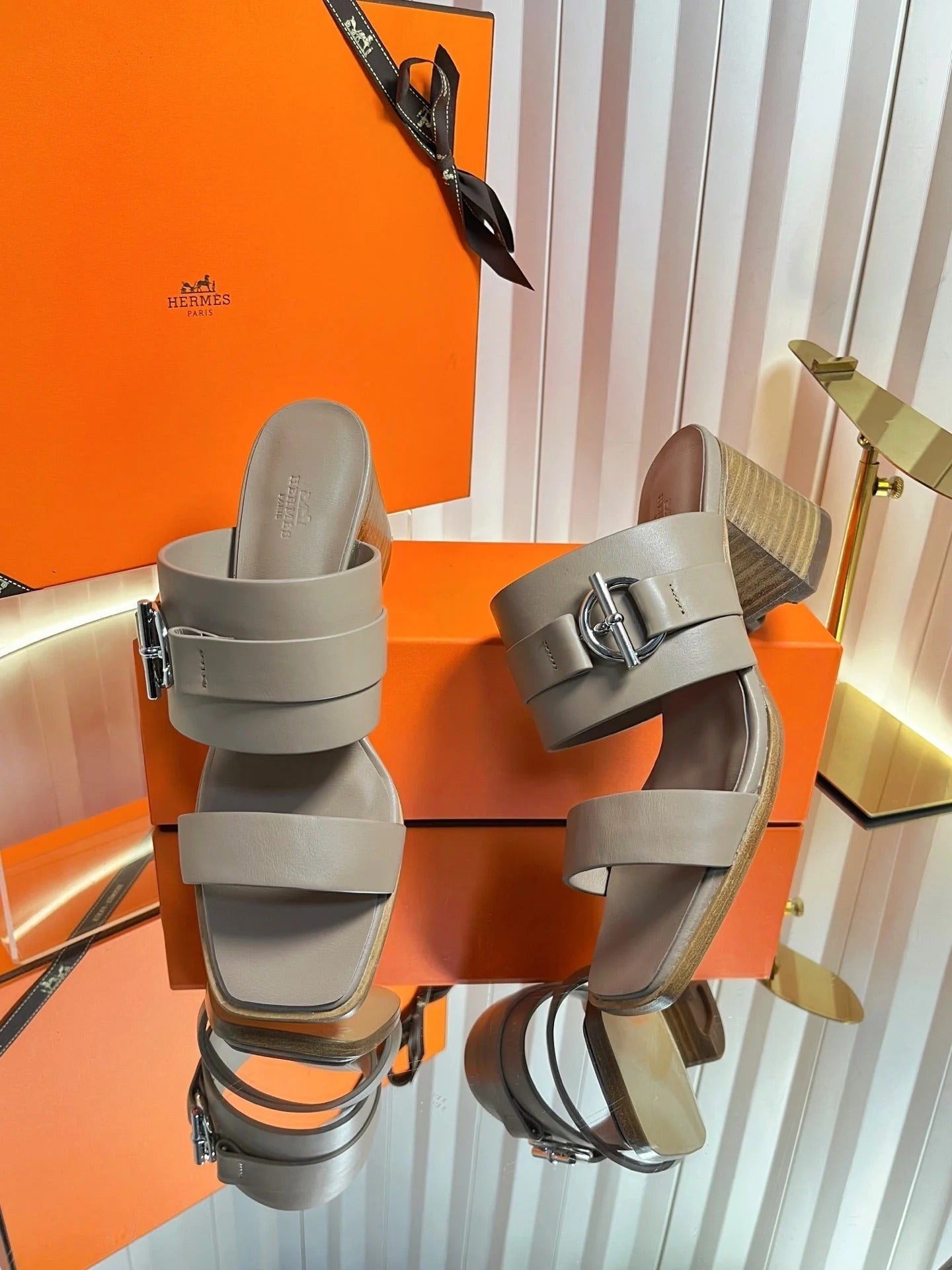 HM 26ss Kelly Buckle High-Heeled Sandals Beige Calfskin 641964