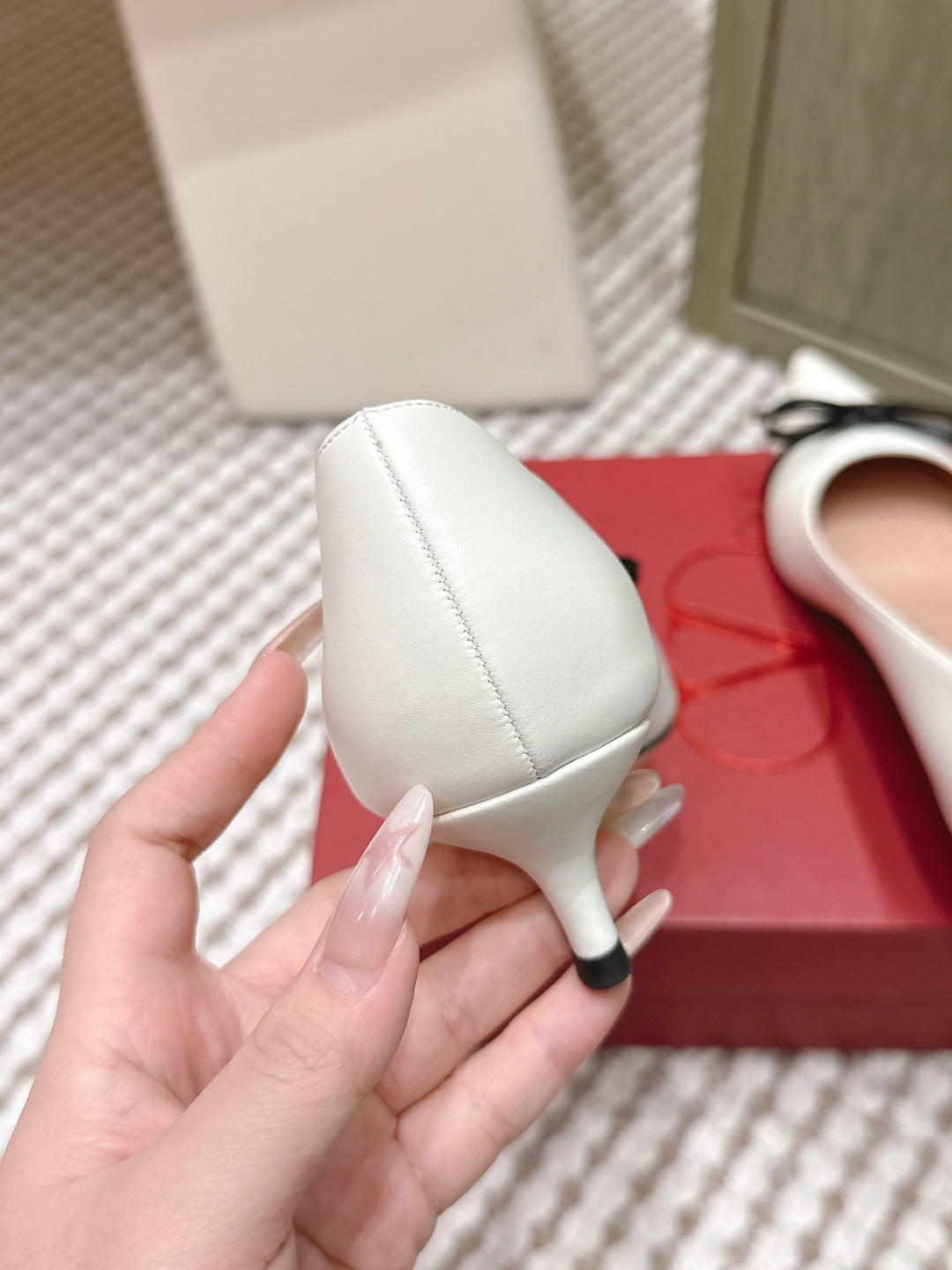 VT 26s Pump 45 White   Leather 612253