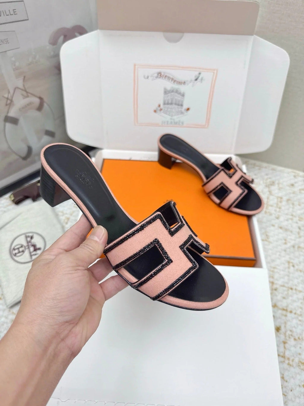 HM 26ss Oran Sandals 50 Light Pink Black Sheepskin Rhinestone 625235