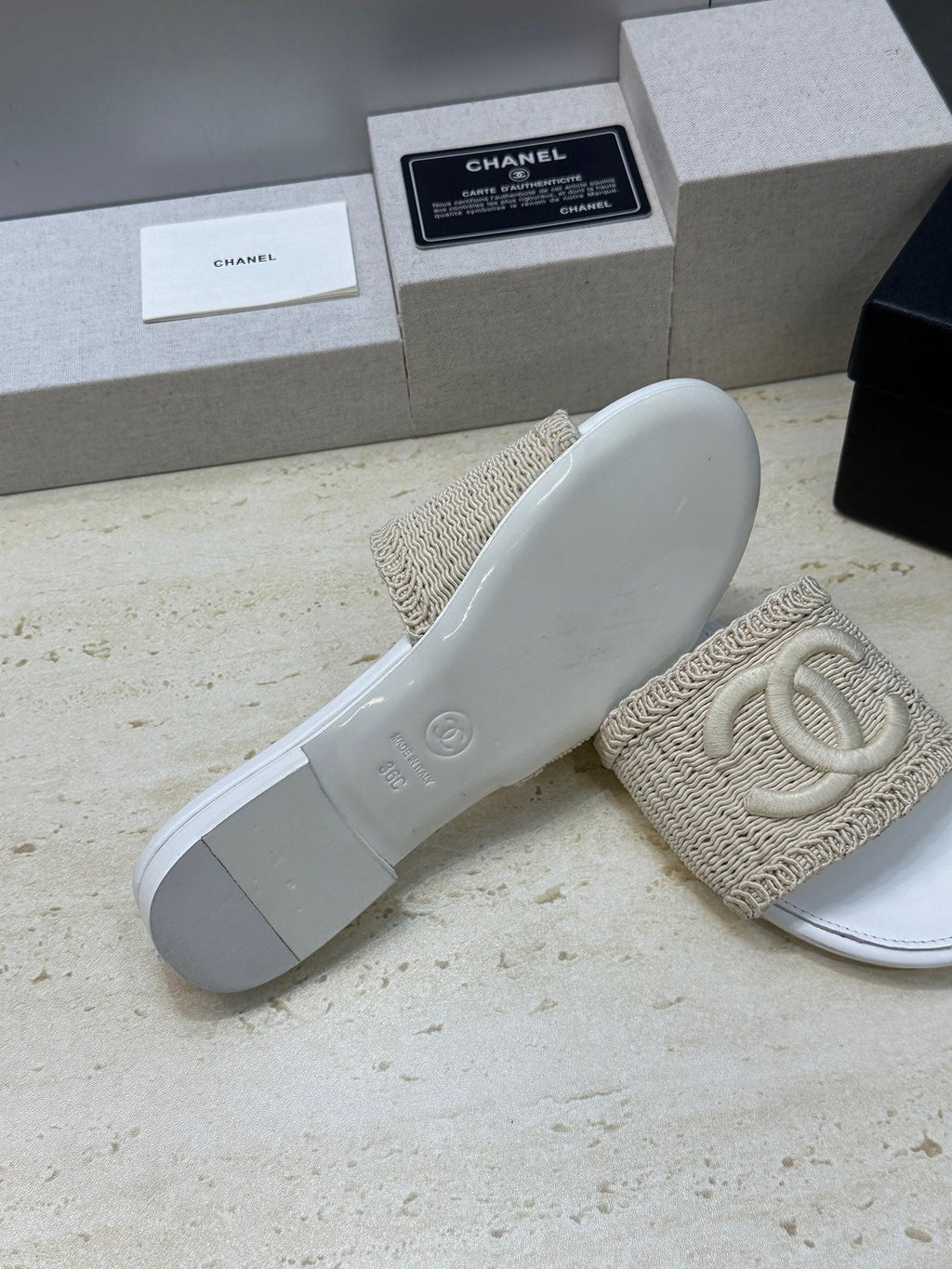CC 2026 Double C Letter Slipper Woven Leather 787171
