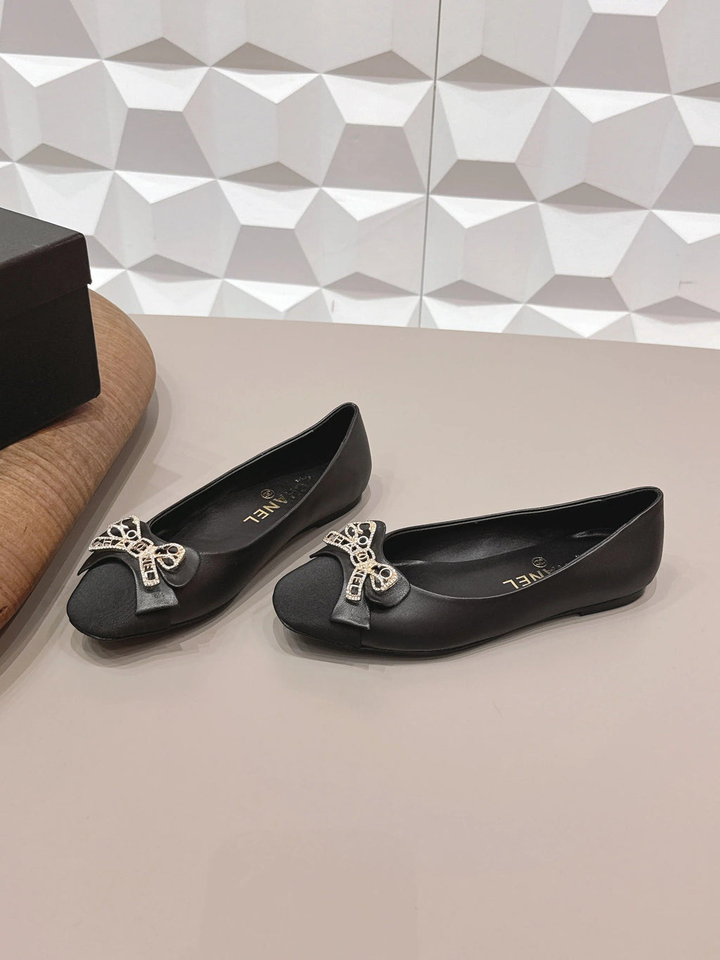 CC 26s Ballet Flats Black Sheepskin 650290