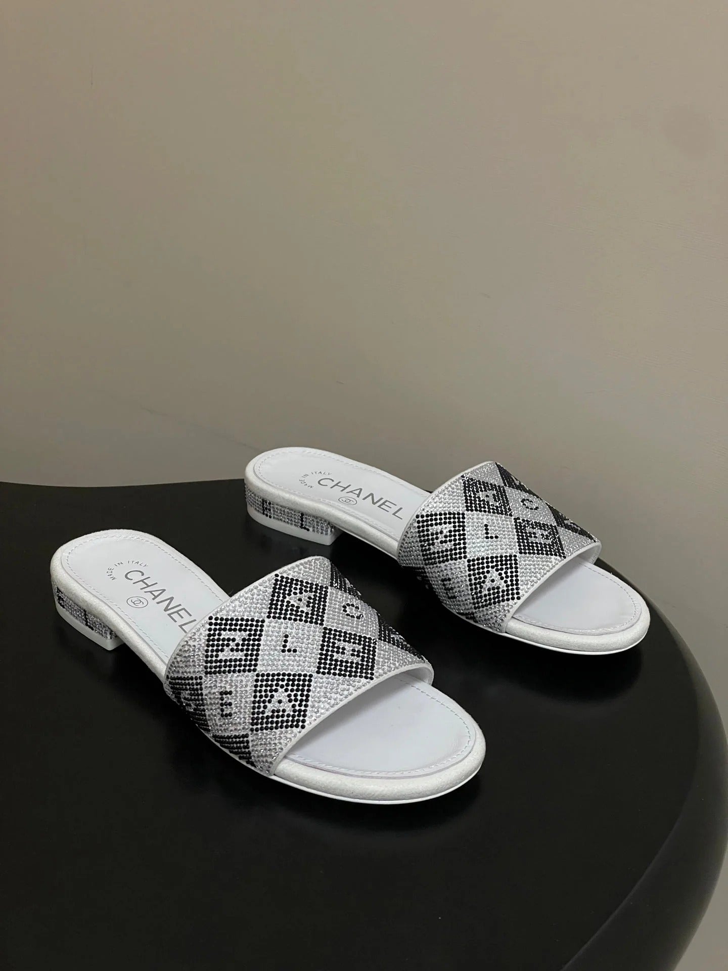 CC 26s Flat Sandals White Sheepskin Rhinestones 649521