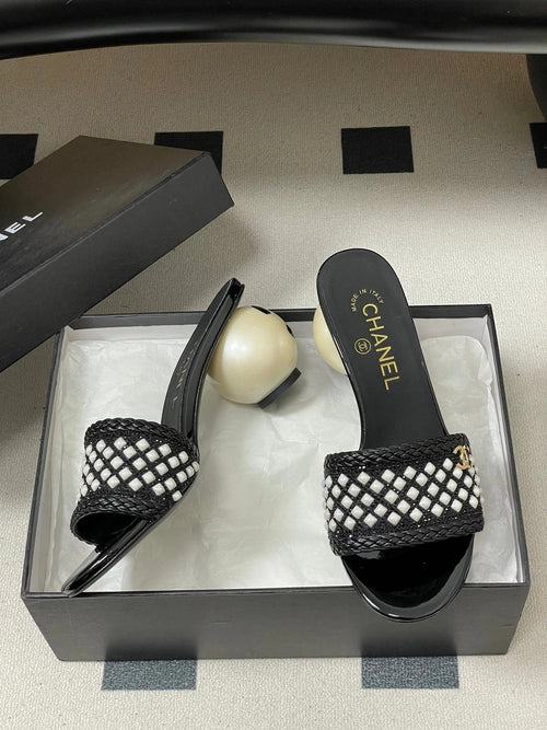 CC 26s Pearl Sandals 70 Black Patent Leather 649540