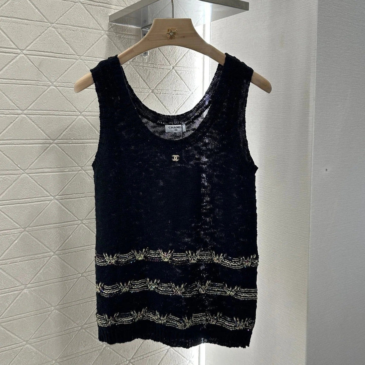 CHANEL SLEEVELESS TOP 272290
