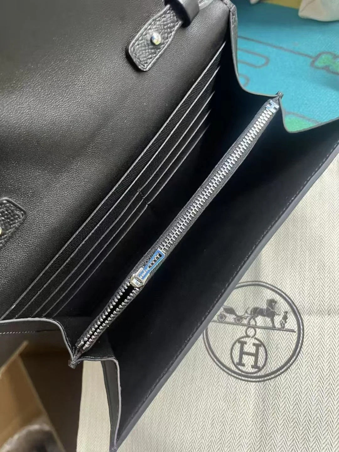 CONSTANCE SHOULDER BAG IN BLACK CALFSKIN