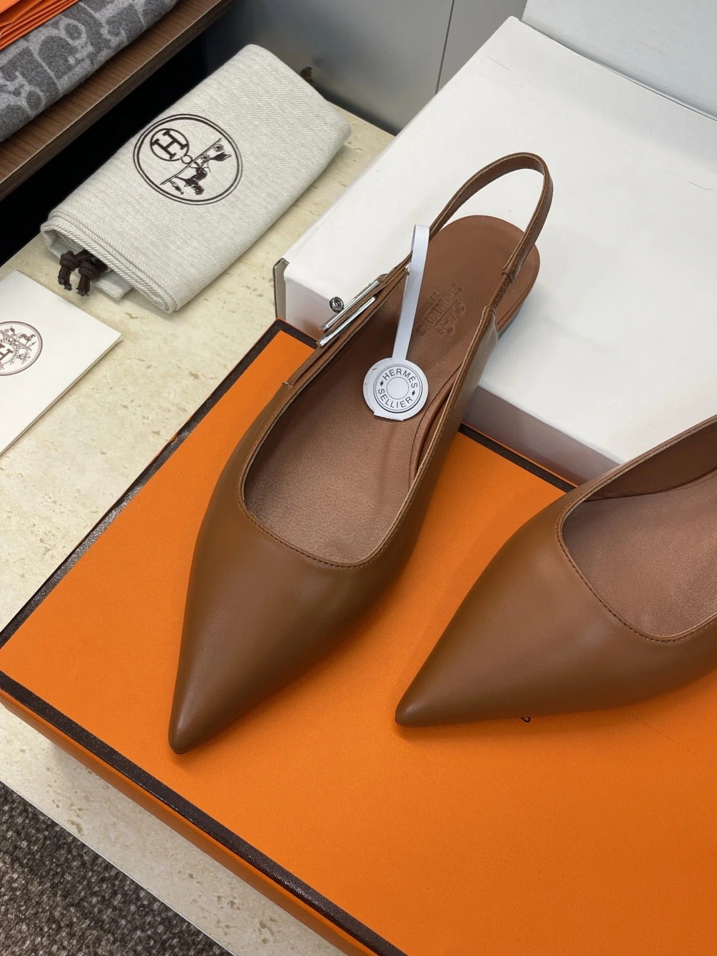 HM 26ss Slingback Flat Brown Calfskin 607275