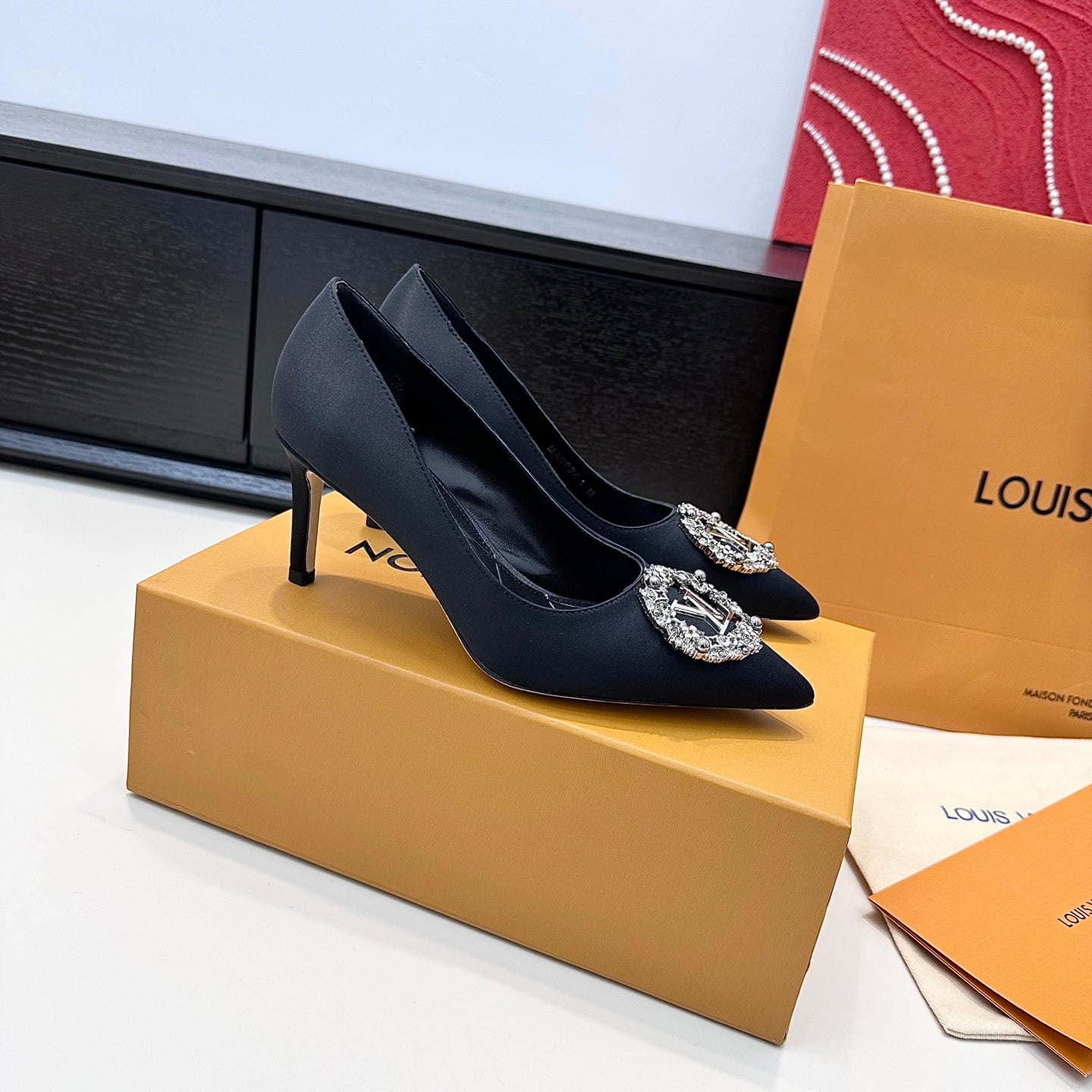 LV 26s Pointed-Toe High Heels 75 Black Premium Satin 622453