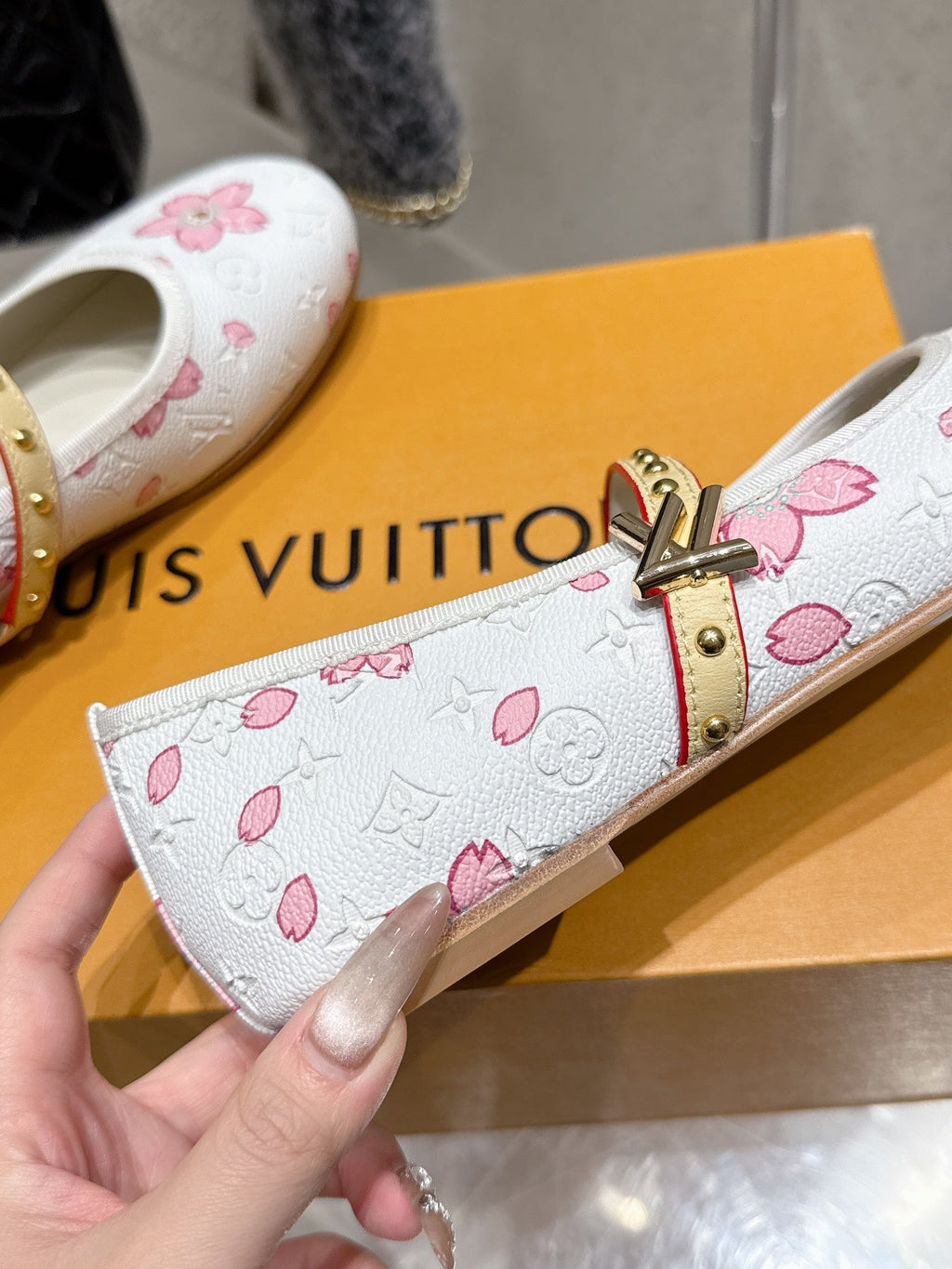 LV 26s Ballet Flats White Pink Monogram Leather 610841