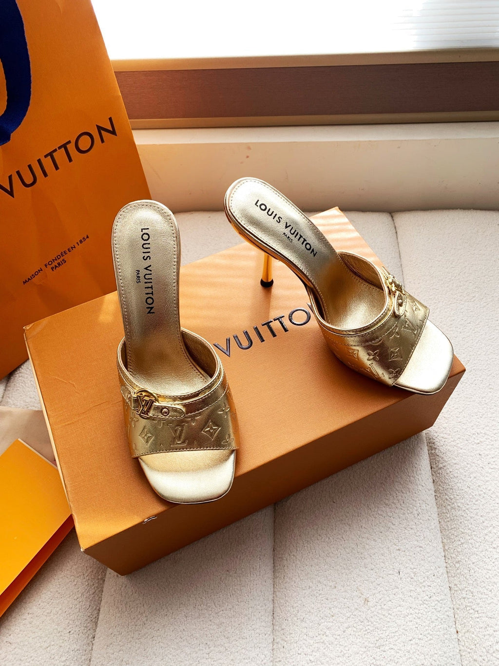 LV 26s High Heels 95 Slippers Gold Metallic Sheepskin 614989
