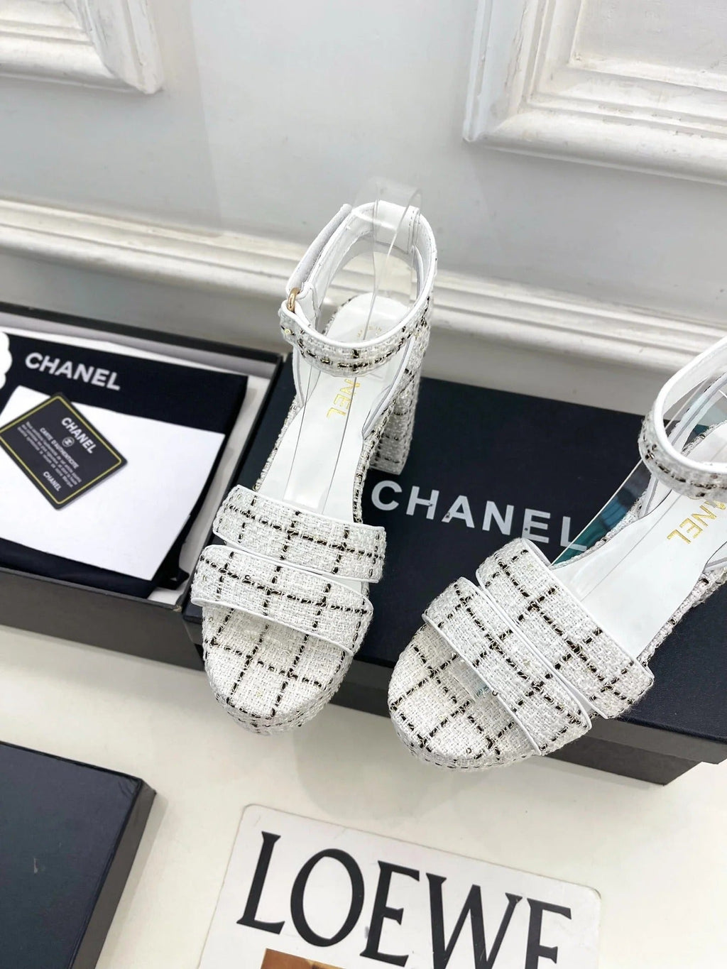 CC 26s HighHeeled Platform Sandals 85 White Black Tweed 631864