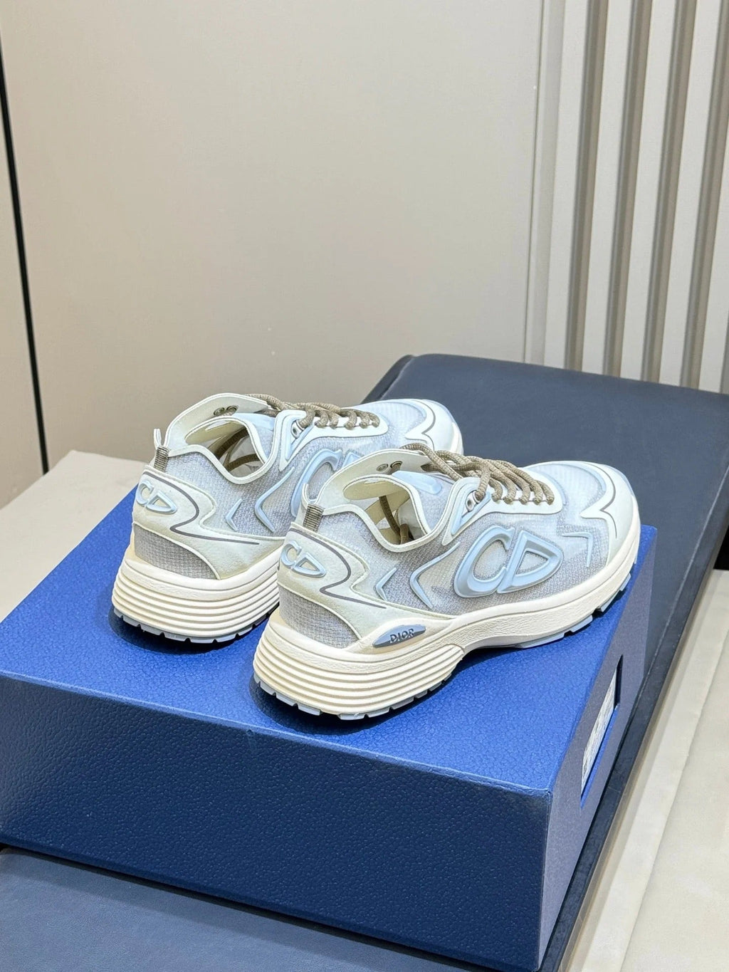 CD 26 B30 Sneaker White Silver Gray Mesh TPU 621818