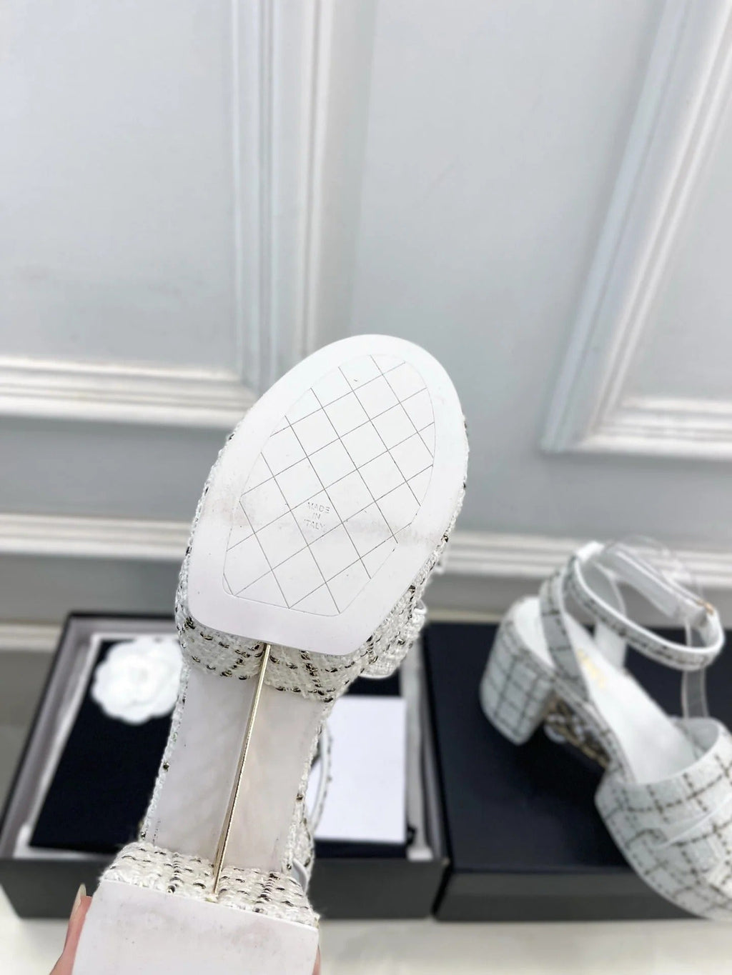 CC 26s HighHeeled Platform Sandals 85 White Black Tweed 631864