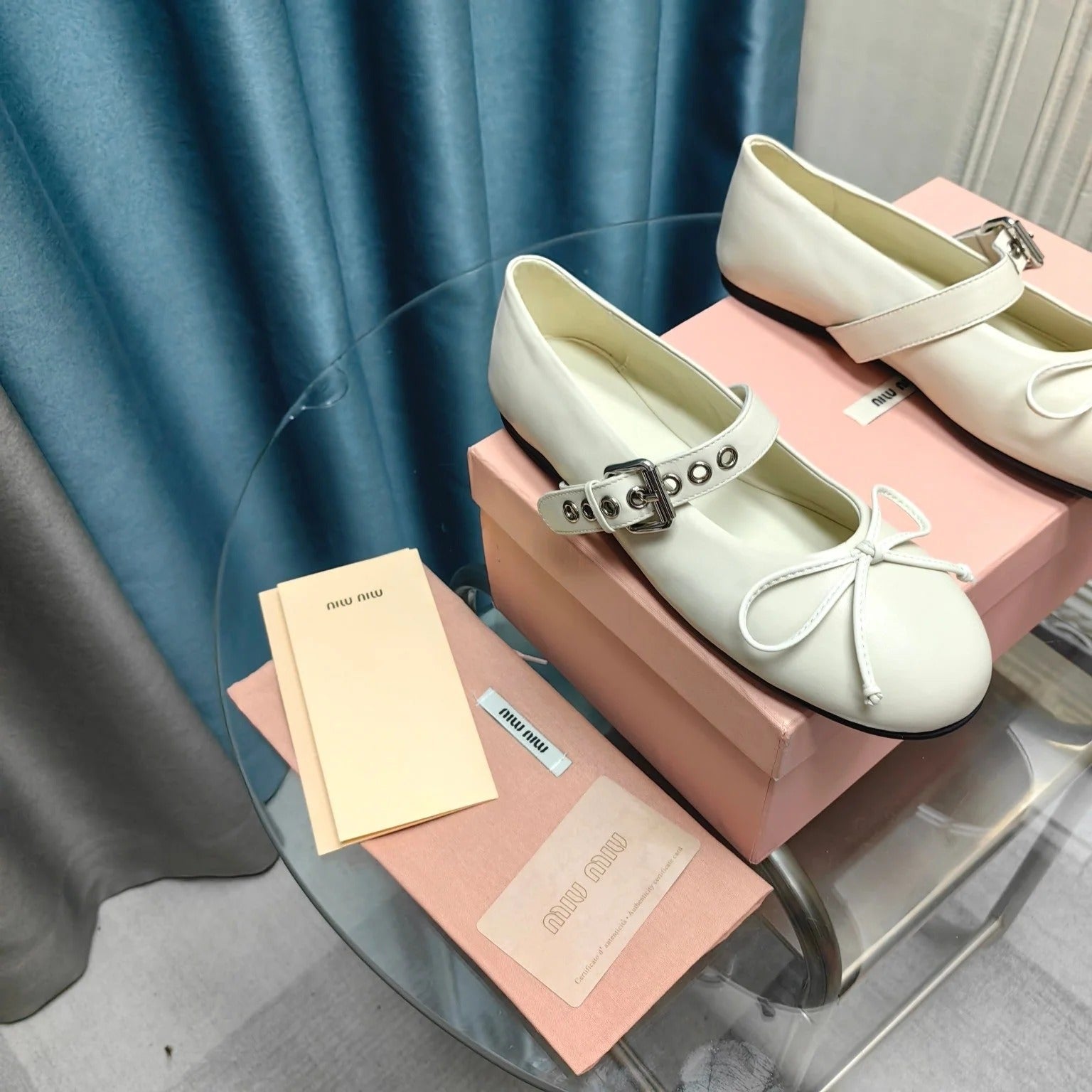 GHOST WHITE BALLET SHOES COWHIDE WITH BUTTON