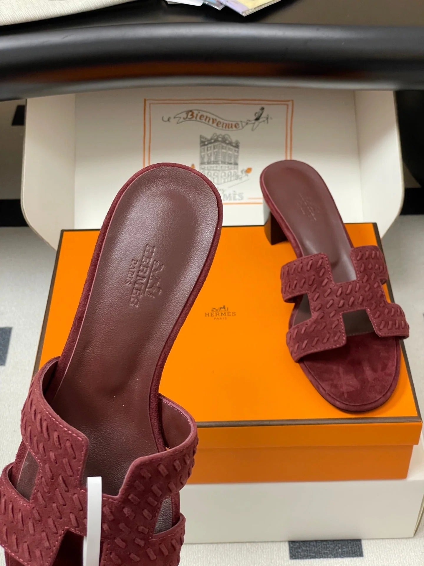 HM 25S ORAN HIGH?HEEL SANDAL IN DARK RED SUEDE AND LAMBSKIN