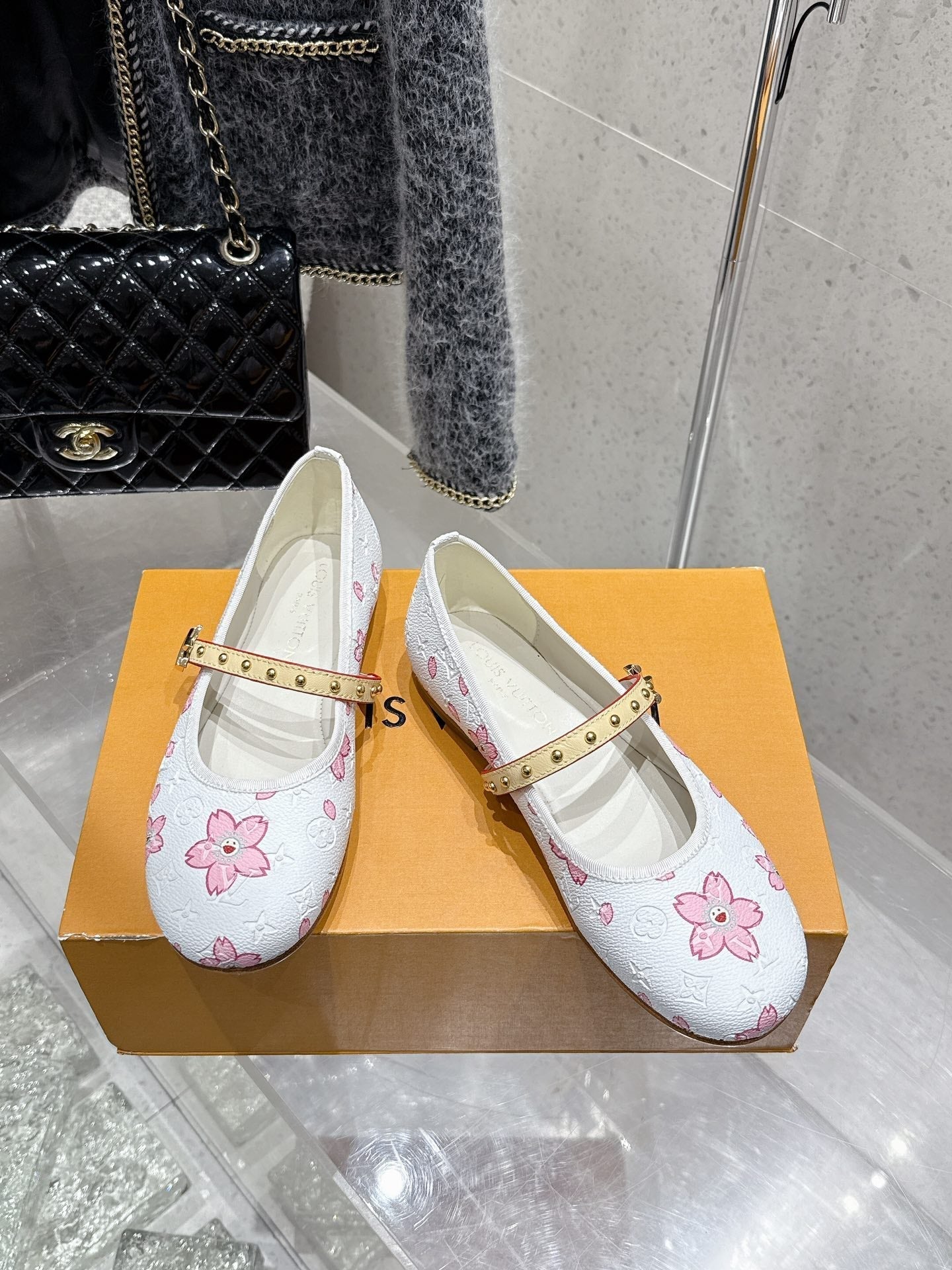 LV 26s Ballet Flats White Pink Monogram Leather 610841