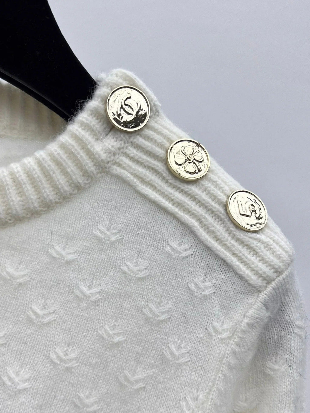 CHANEL 25S SWEATER STYLE 166