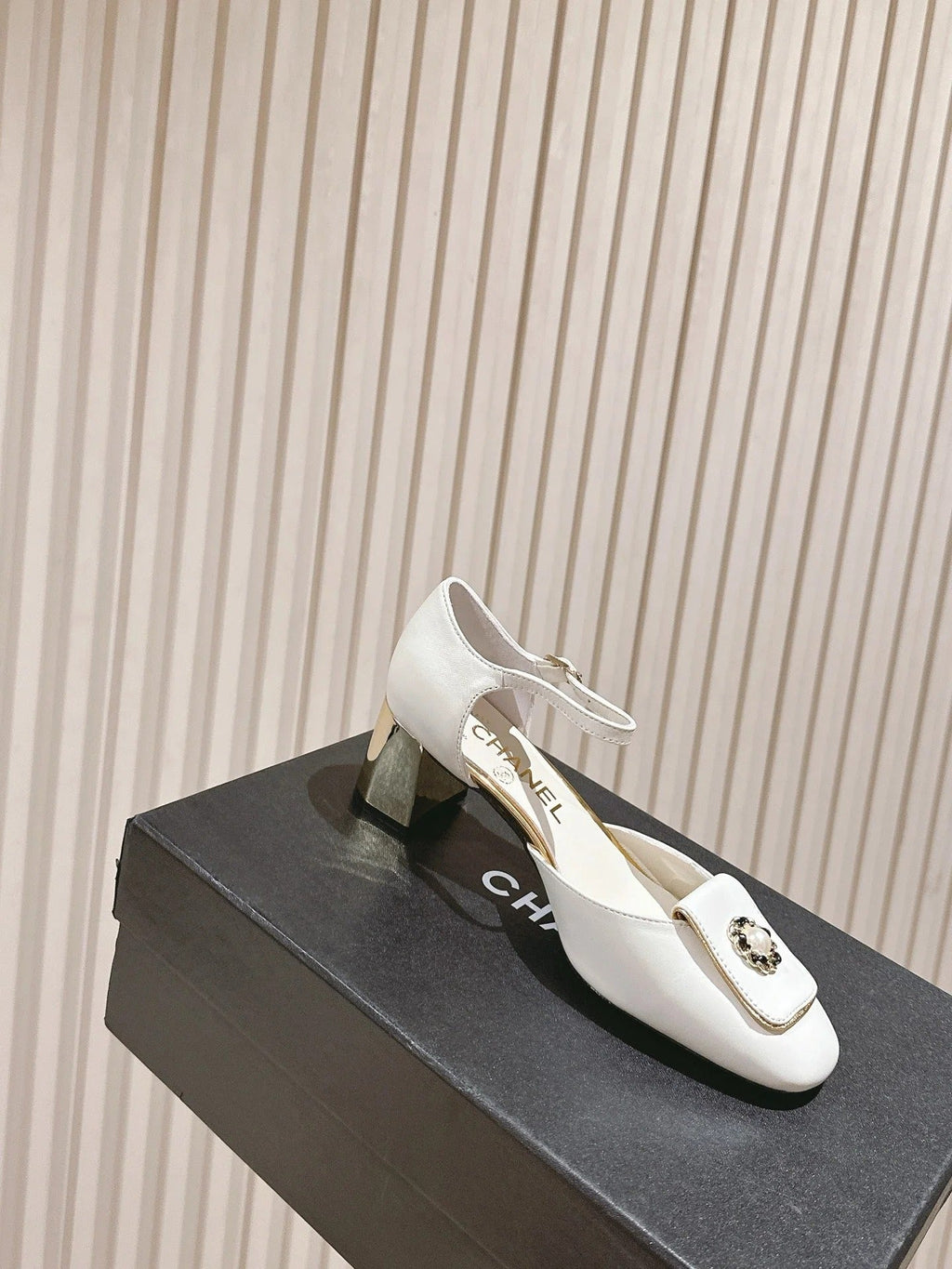 CC 26s Mary Jane Sandals 65 White Sheepskin 658472