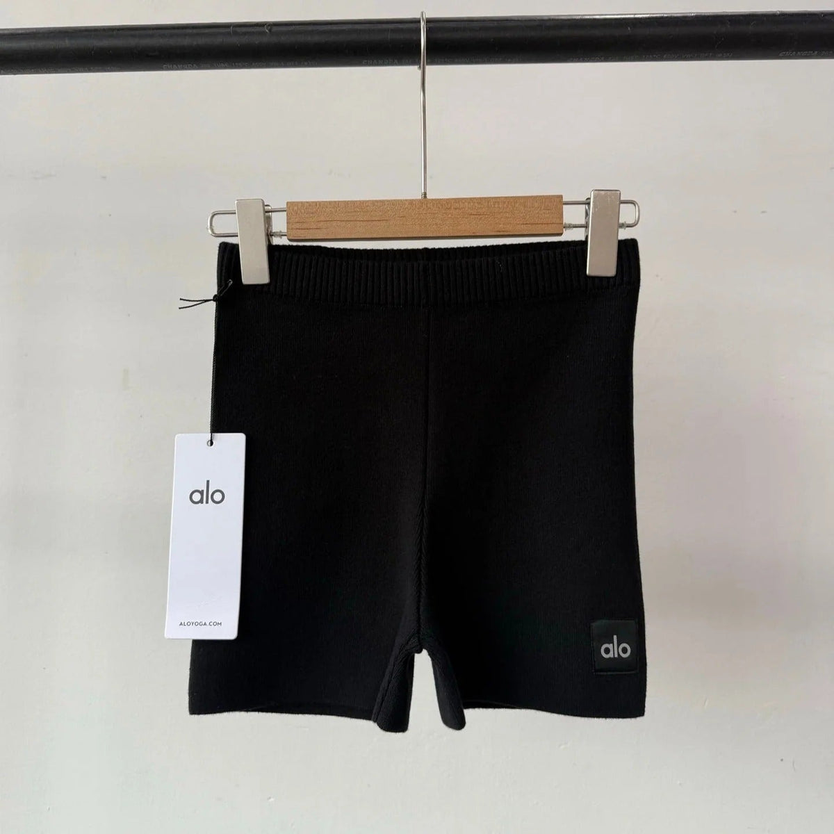 ALO SKINNY KNIT SHORTS STYLE 65