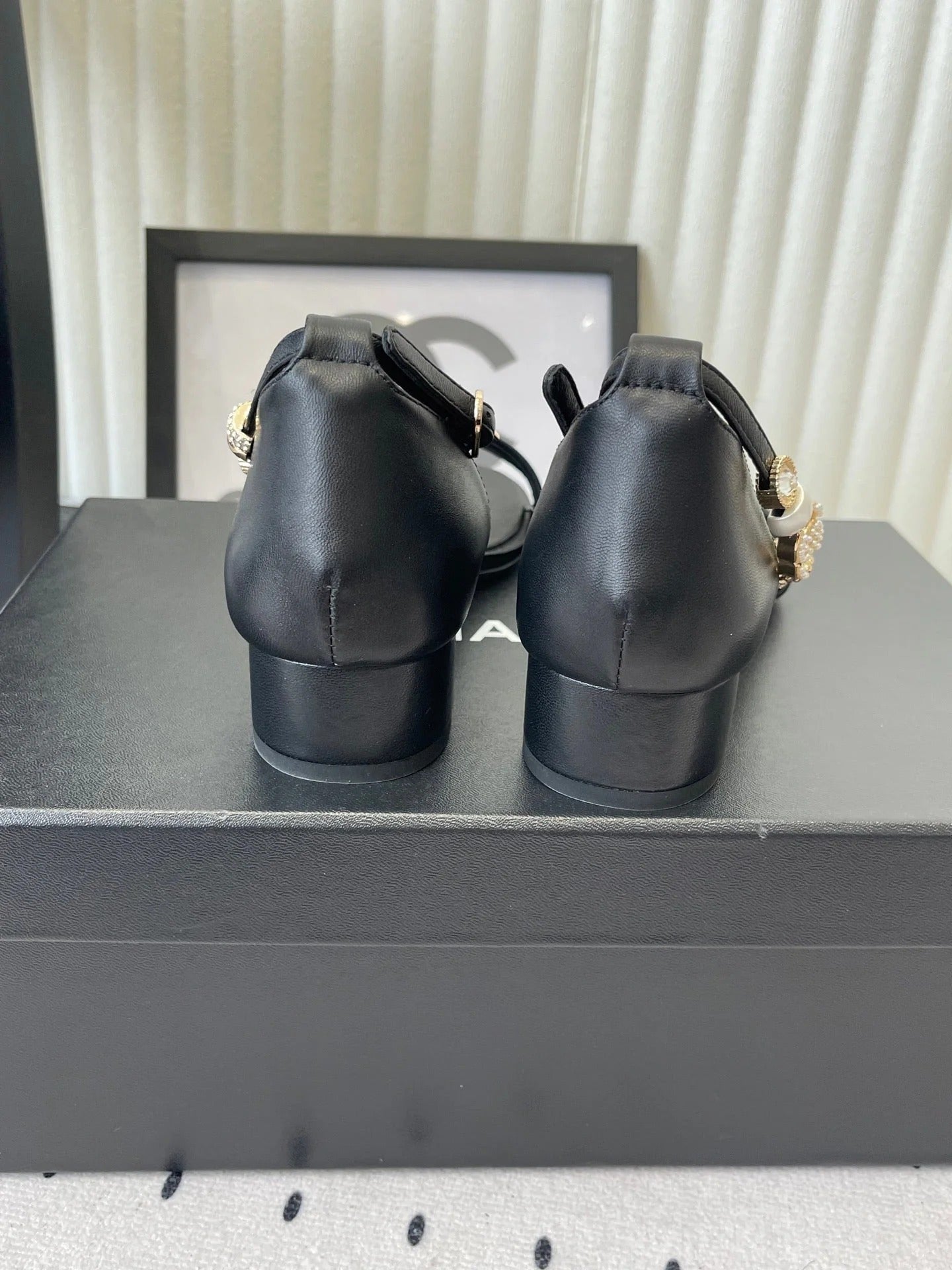 CC 26s Sandals 35 Black Sheepskin 650102