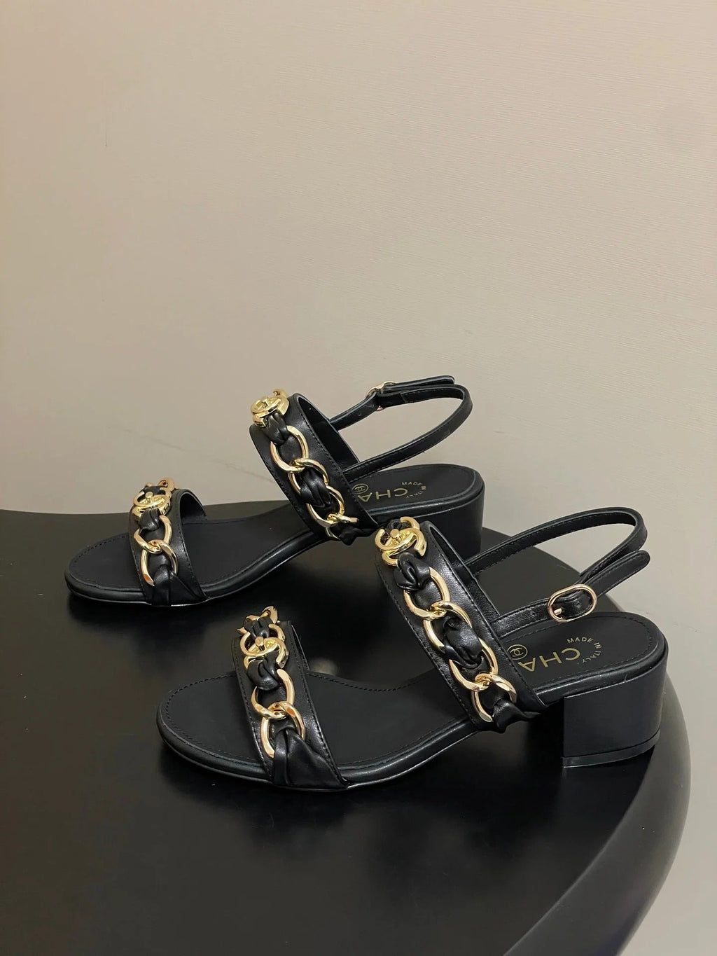 CC 26s Buckle Chain Sandals 55 Black Sheepskin 649474