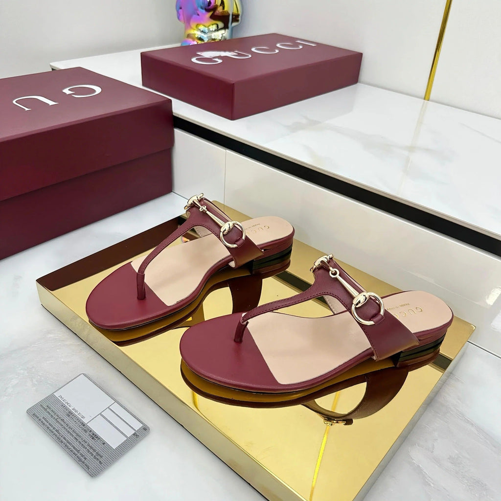 THONG SANDALS IN RED LAMBSKIN WITH GOLD HARDWARE