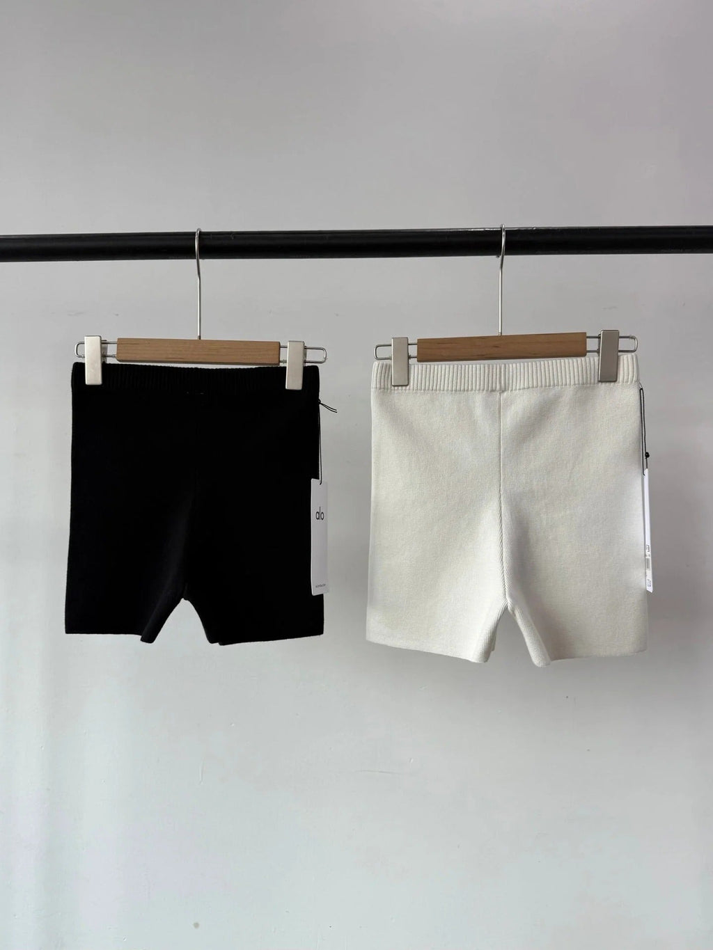 ALO SKINNY KNIT SHORTS STYLE 65