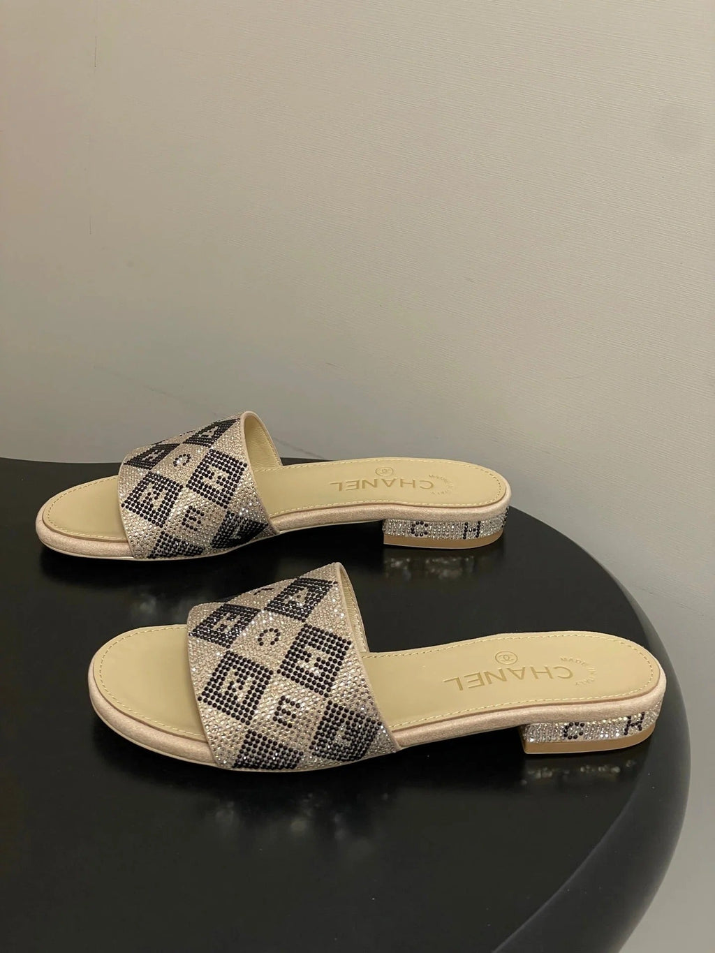 CC 26s Flat Sandals Beige Sheepskin Rhinestones 649520