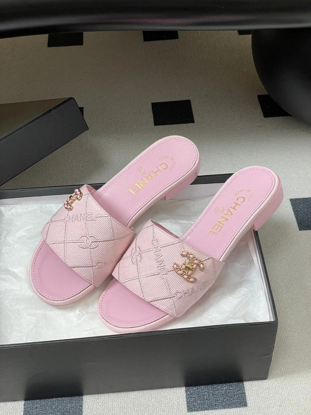 CC 26s Flat Sandals Pink Canvas Sheepskin Double C 649509