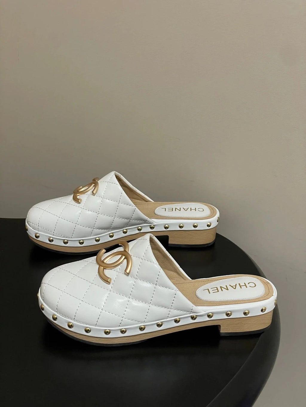 CC 26s Flat Mule White Beige Cowhide 649403