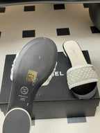 CC 26s Pearl Flat Sandals White Patent Leather 649542