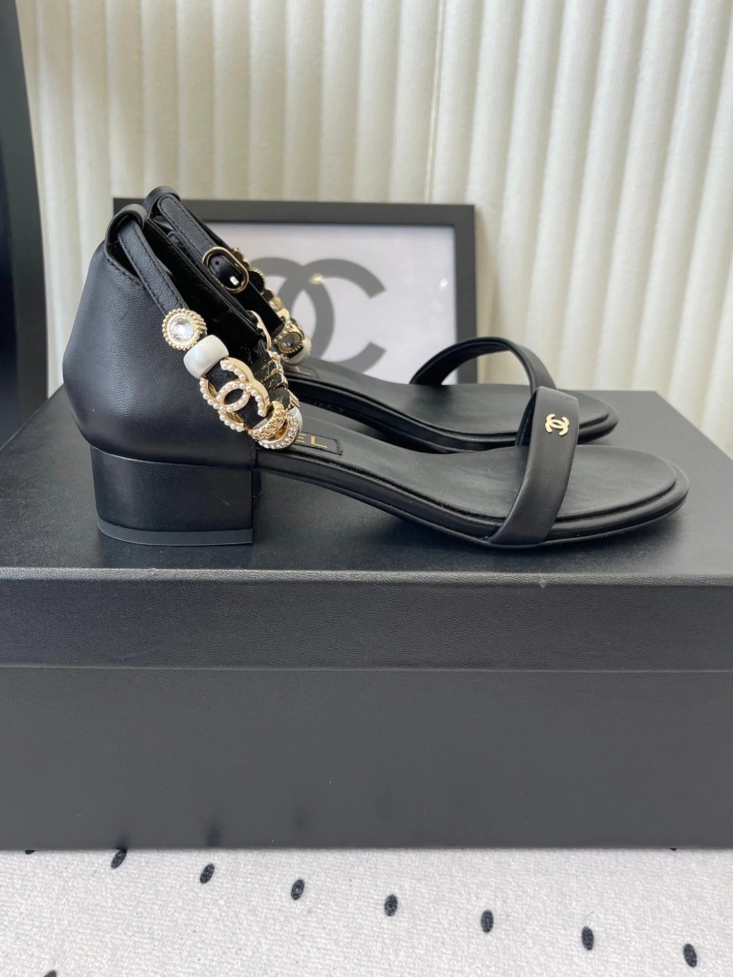 CC 26s Sandals 35 Black Sheepskin 650102