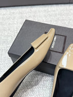 YSL 26ss Square Toe Loafers Beige Patent Leather 662735