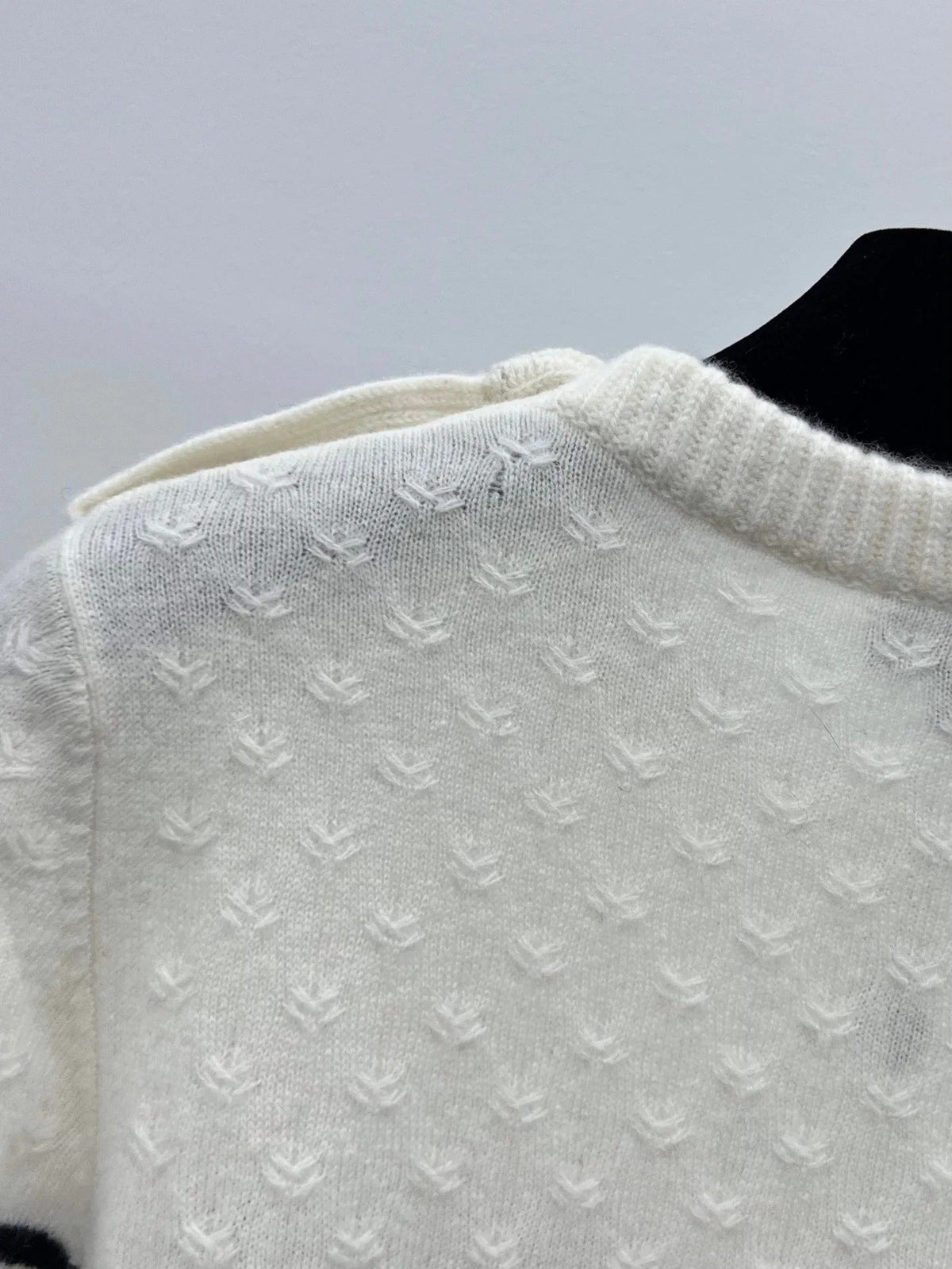 CHANEL 25S SWEATER STYLE 166
