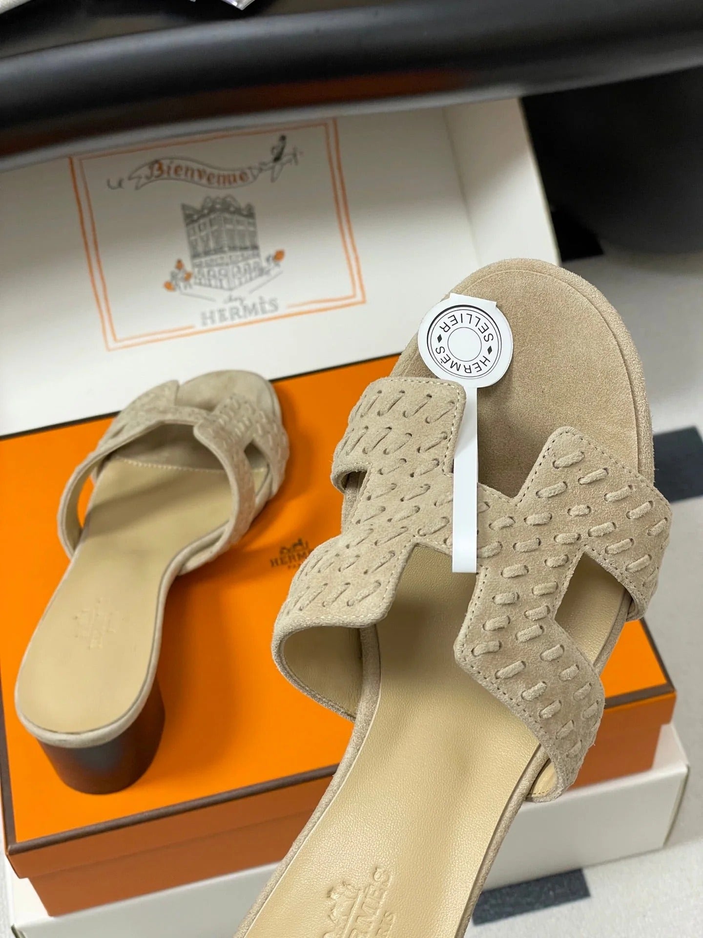 HM 25S ORAN HIGH?HEEL SANDAL IN BEIGE SUEDE AND LAMBSKIN