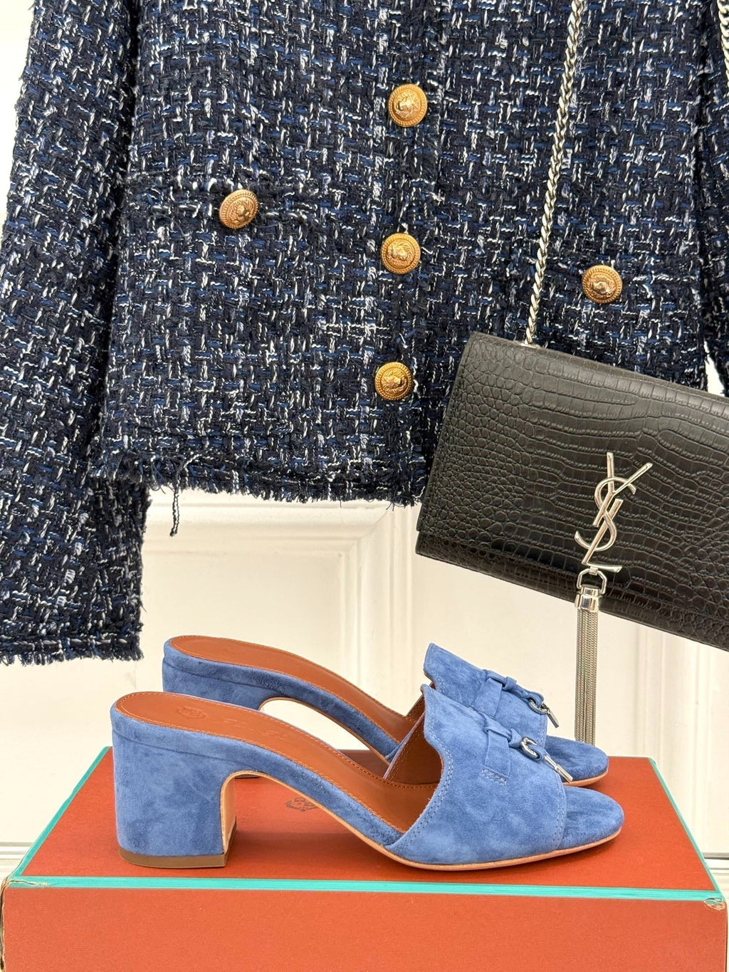 HIGH HEELS IN BLUE SUEDE AND LAMBSKIN