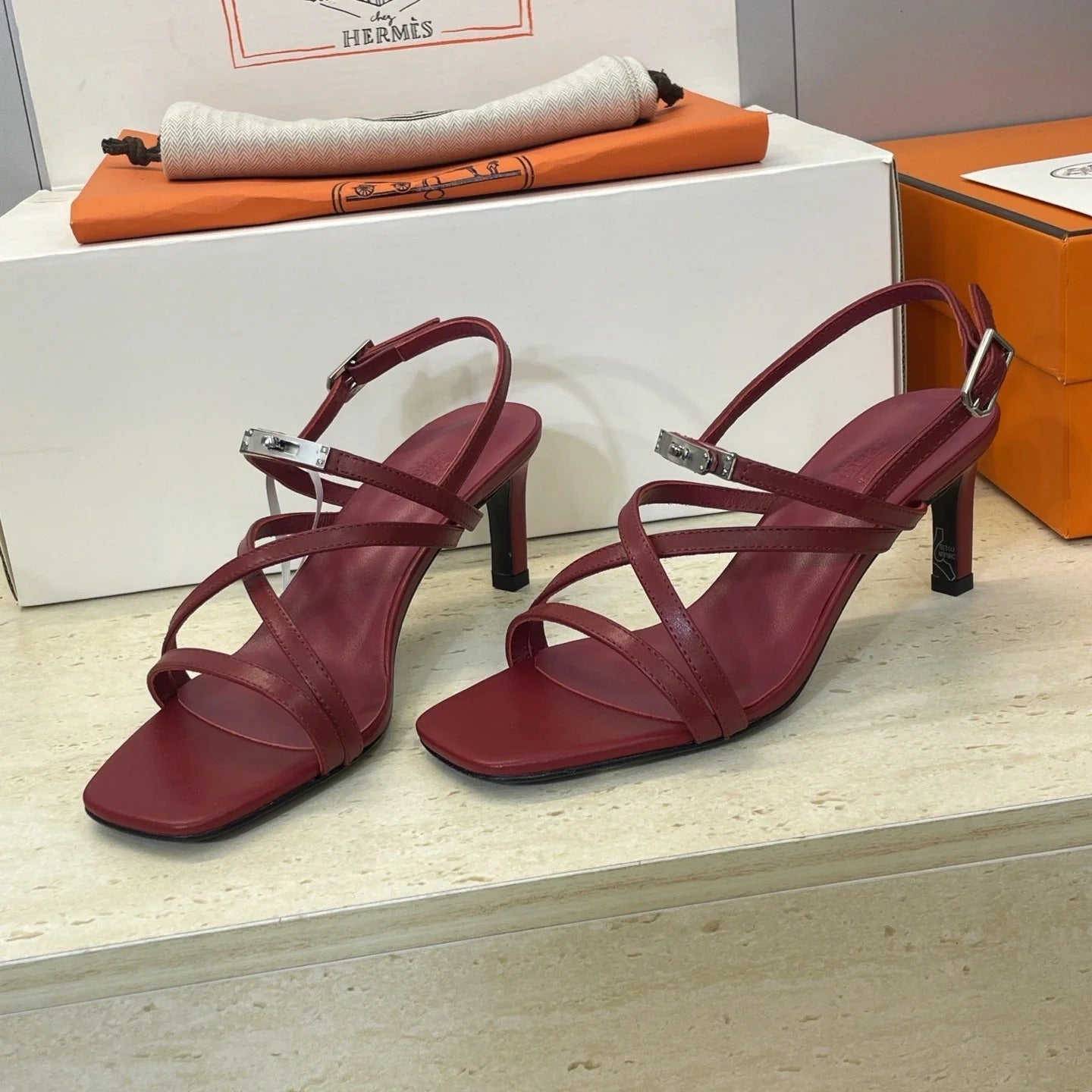 HM 26ss Kelly Sliver Buckle Sandals 65 Dark Red Calfskin 607174