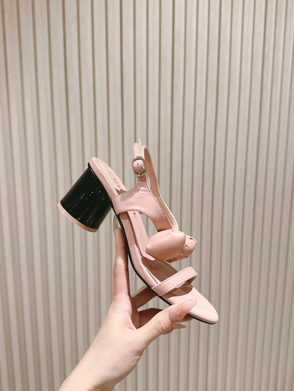 CC 26s Bow Sandals 55 Pink Cowhide 658466