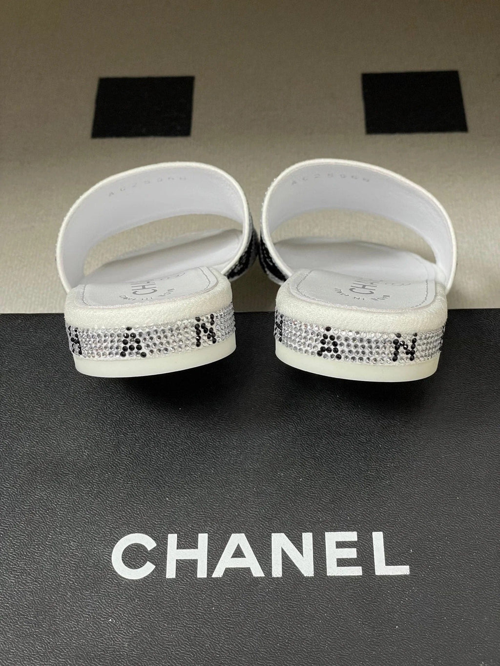 CC 26s Flat Sandals White Sheepskin Rhinestones 649521
