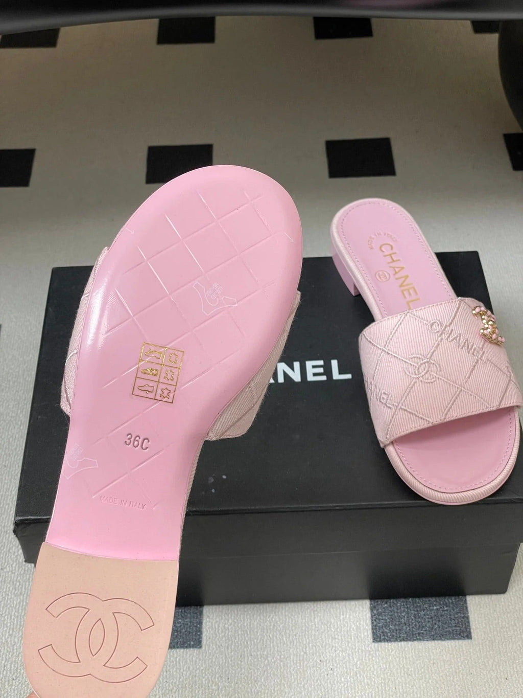 CC 26s Flat Sandals Pink Canvas Sheepskin Double C 649509