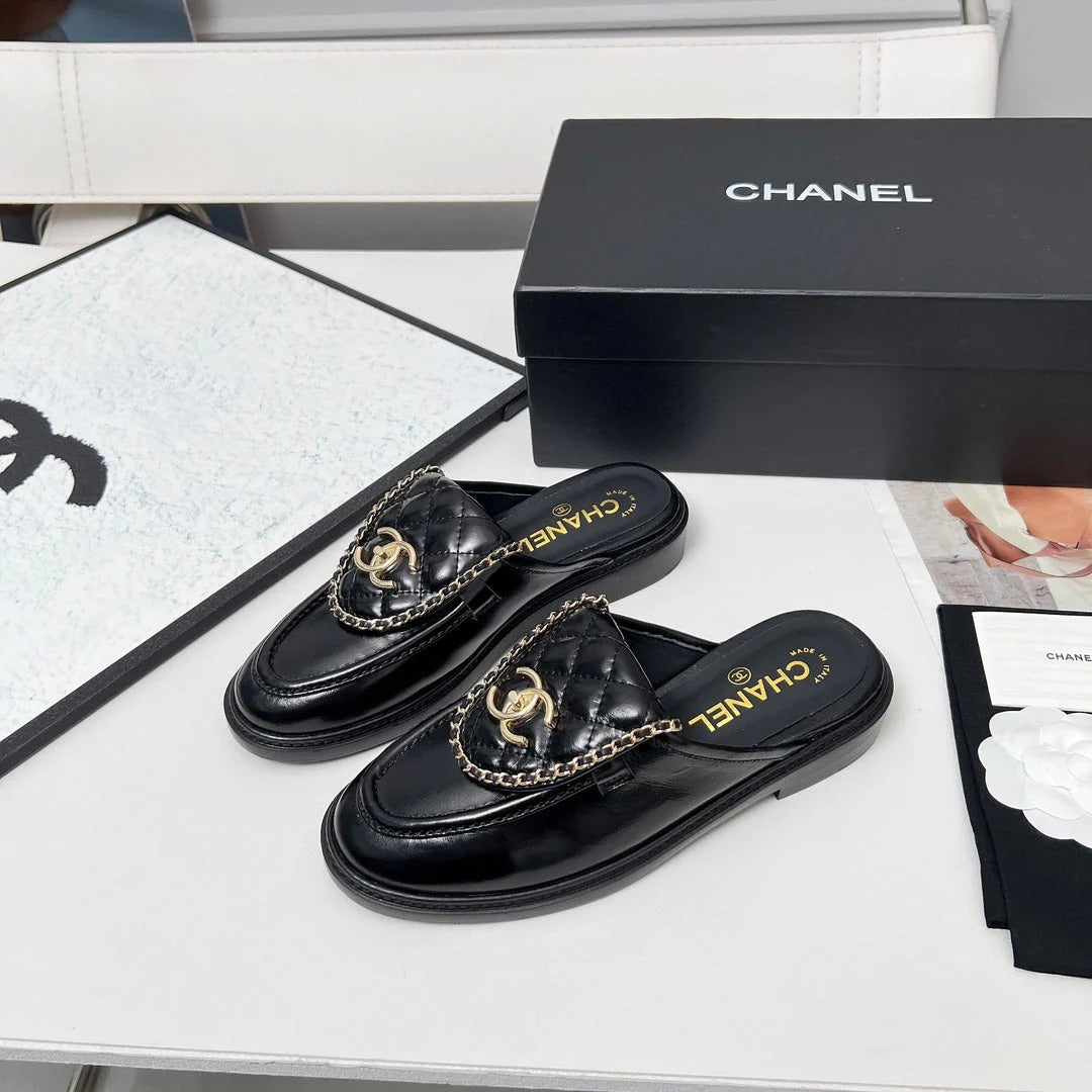 CHANEL 25S MULES WITH CHAIN DETAIL IN BLACK GLOSSY CALFSKIN GOLD HARDWRE
