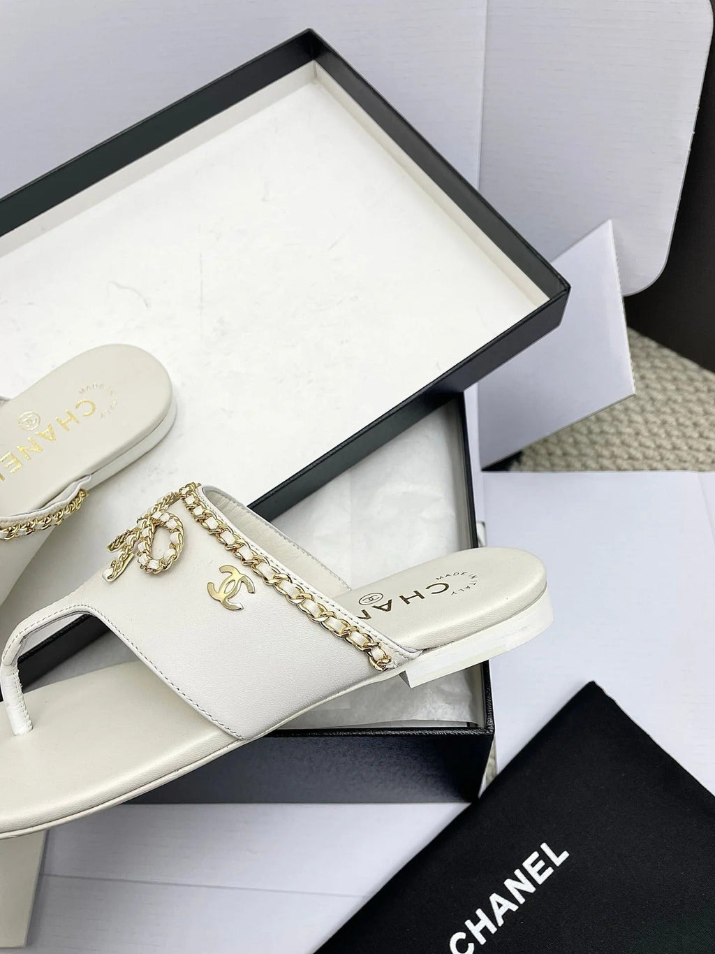 CC 26s Thong Sandals White Sheepskin 645323