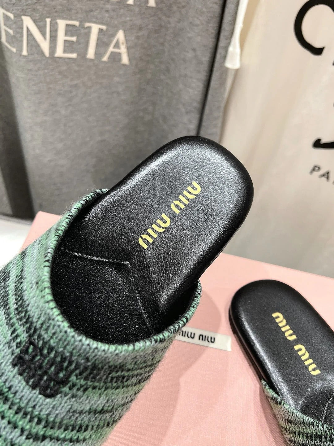 KNITTED MULES IN LIGHT GREEN MIX BLACK WOOL